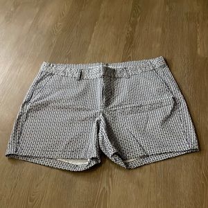 Gap Women City 9 inch Bermuda Short - US 16